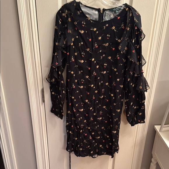 Lauren Ralph Lauren Black Long Sleeve floral with Ruffles on Sleeves. Size 8P - Picture 1 of 9